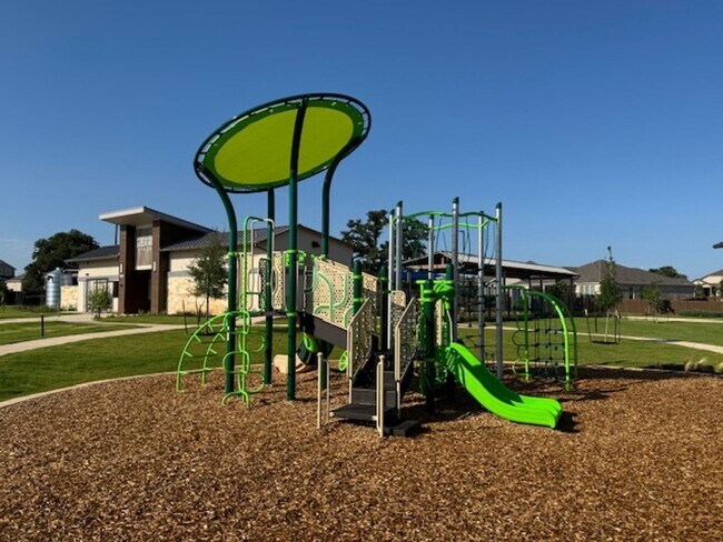 Building Photo - ONE-STORY Home in Marble Falls - 2932 SF with THREE-CAR GARAGE - On a CUL-DE-SAC!