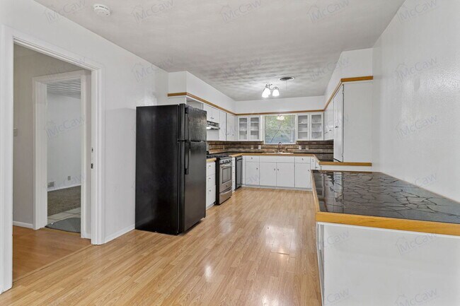 Building Photo - 1618 University Dr