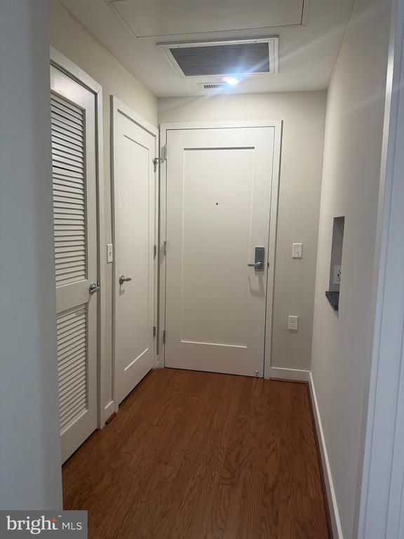 Building Photo - 1320 Fenwick Ln