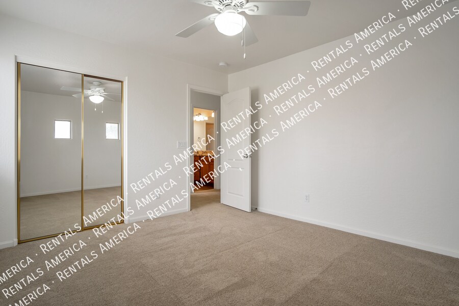 Building Photo - 2631 S Leonard Pl