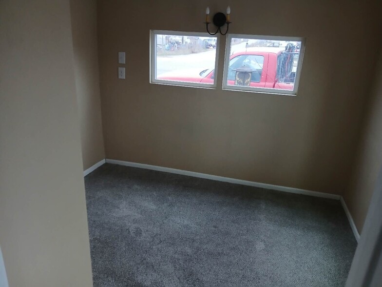 Building Photo - 2 A St