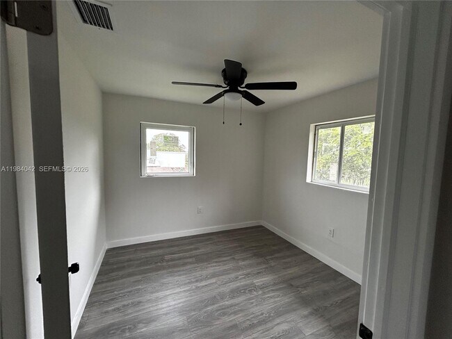 Building Photo - 4429 SW 21st St