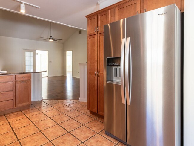 Building Photo - Single family - unfurnished - YEAR ROUND rental - Mill Pond Acres