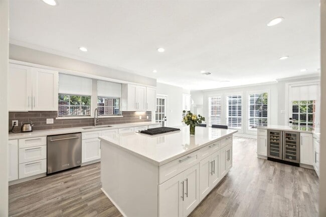 Building Photo - 1310 Kelliwood Oaks Dr