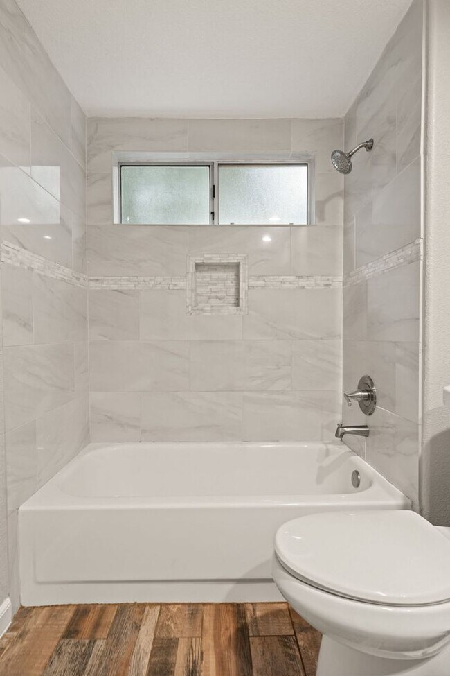 Building Photo - Luxury 4-Bedroom Home with Designer Upgrad...