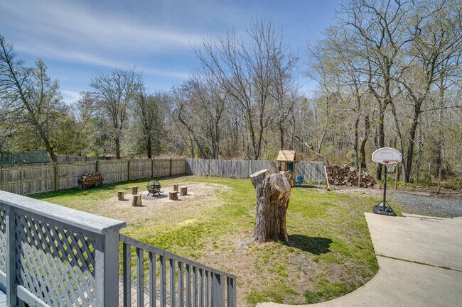 Building Photo - 6127 Longwood Ave