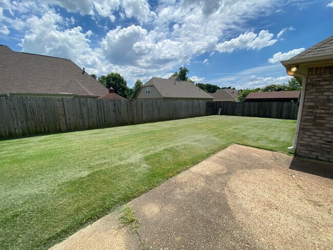 Building Photo - BARTLETT RENTAL HOME 3 BEDROOM 2 BATHROOM WITH FENCED BACKYARD