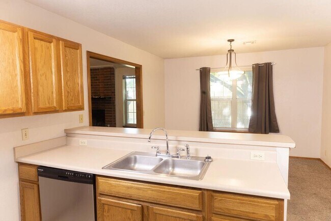 Building Photo - 304 Eccell Ct