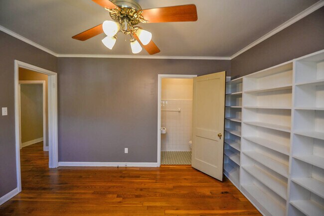 Building Photo - 3590 Shirlwood Ave