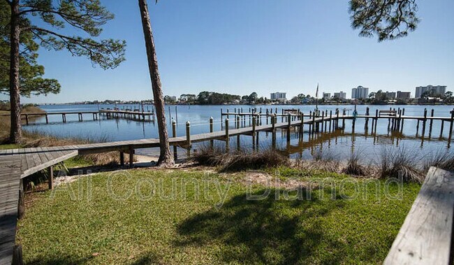 Building Photo - 6903 N Lagoon Dr