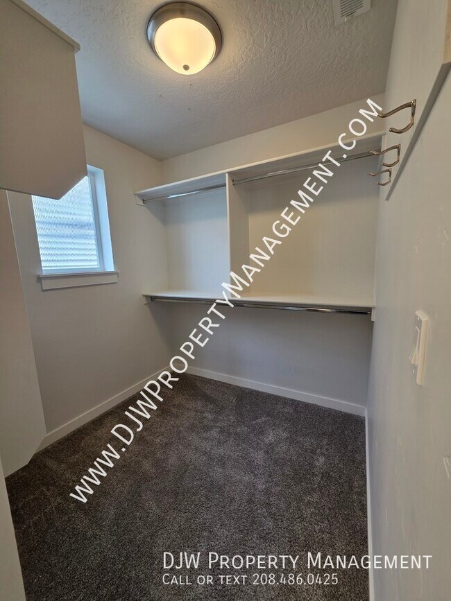 Building Photo - 2351 E Danzee Dr