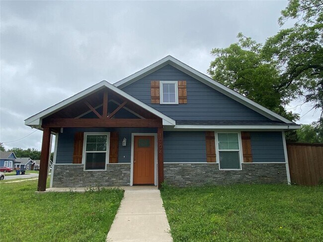 Building Photo - 1004 S Armstrong Ave