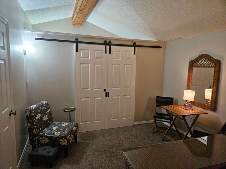 Building Photo - 8520 US HWY 1, D5