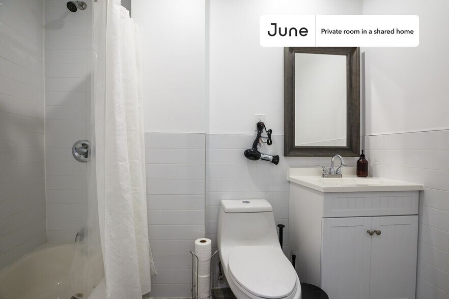 Building Photo - Room in Shared 3 bed/1 bath home