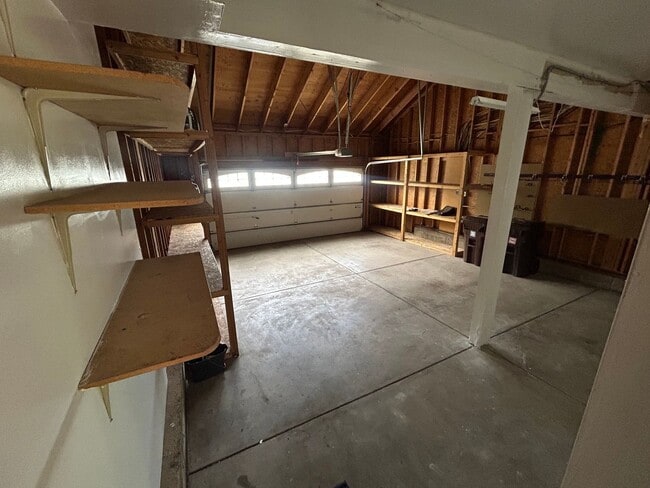 Building Photo - Beautiful 5 Bedroom Home with Large Private Yard