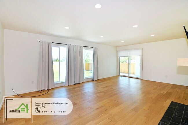 Building Photo - 1225 Manzanita Hills Ave