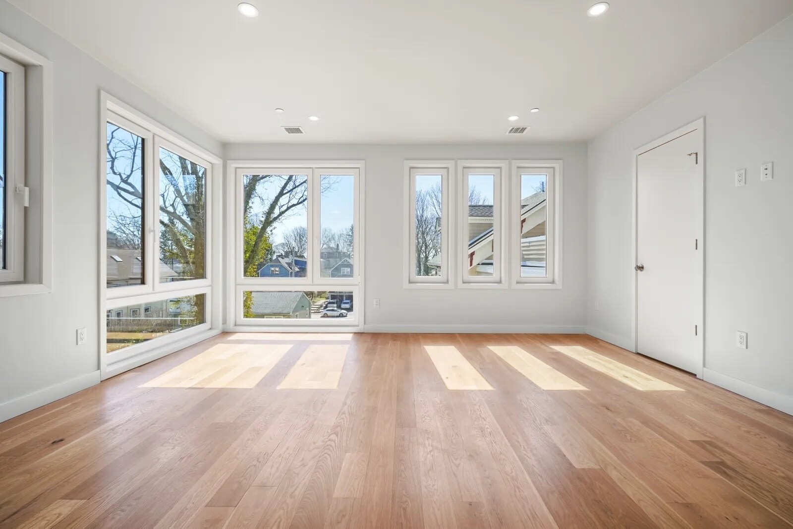 Building Photo - 147 Grampian Way