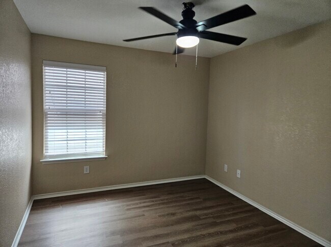 Building Photo - 8013 Sartain Dr