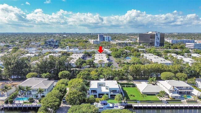 Building Photo - 6385 Bay Club Dr