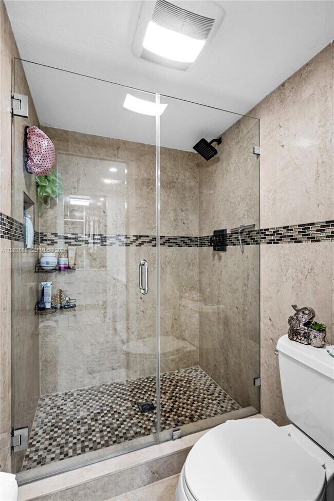 Building Photo - 13715 Kendale Lakes Cir