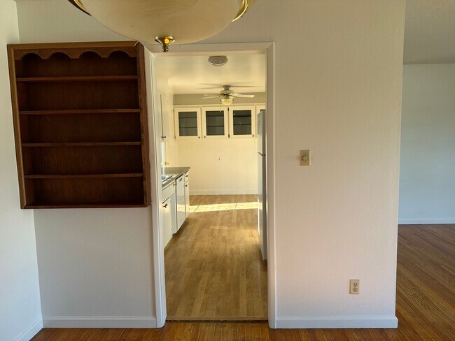 Building Photo - New listing! Beautifully maintained home in convenient location