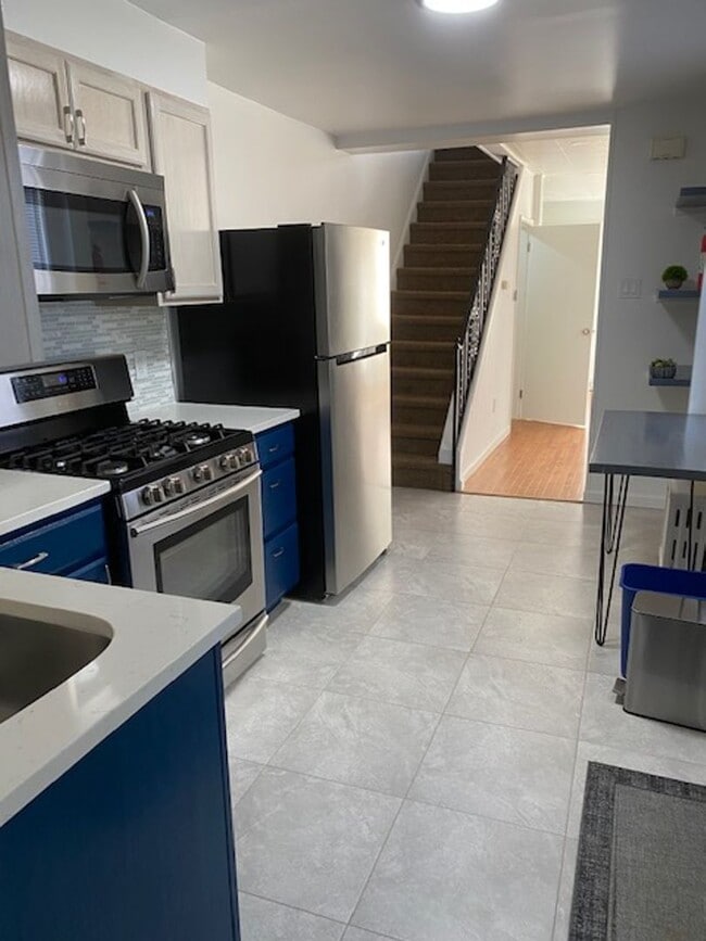 Building Photo - COMPLETELY RENOVATED!!