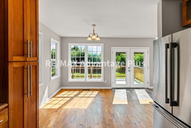 Building Photo - Picturesque 3-Bedroom Home with Cathedral ...
