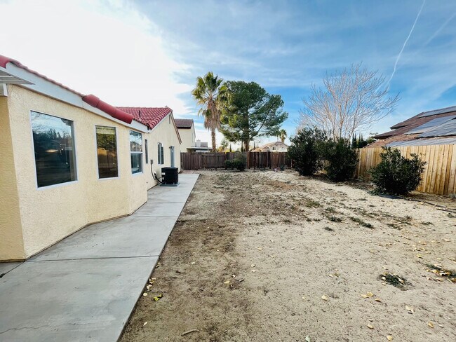 Building Photo - 5325 Adobe Dr