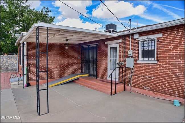 Building Photo - 815 Ellis St