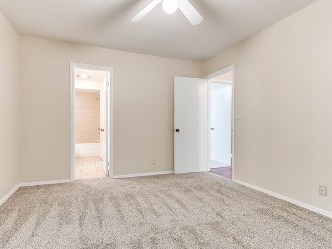 Building Photo - Just remodeled Duplex Home