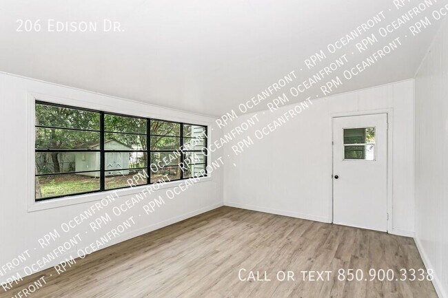 Building Photo - 206 Edison Dr