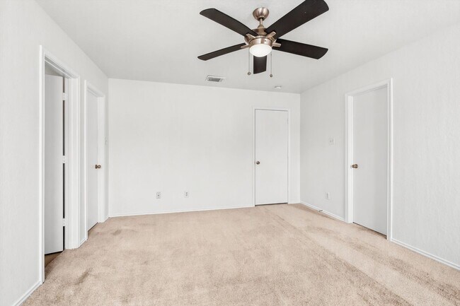 Building Photo - Freshly Painted 3 bedroom home!