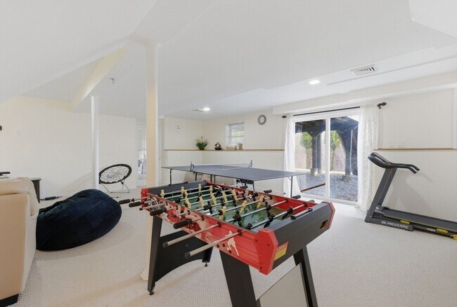 Building Photo - 16 Windsor Rd