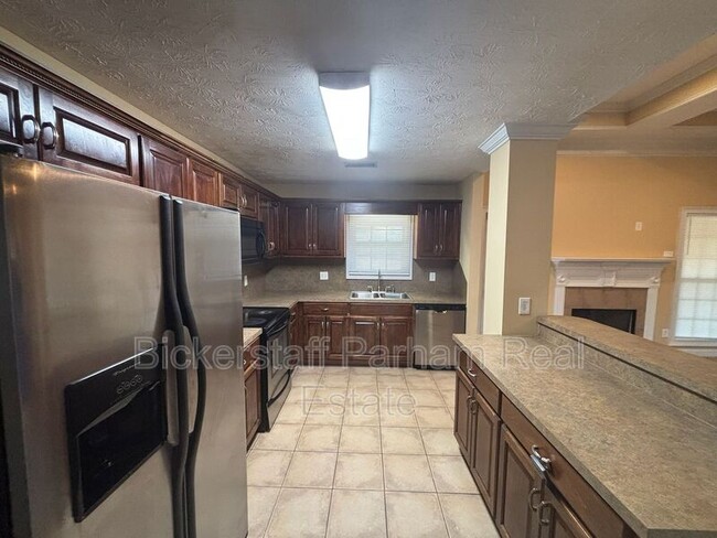 Building Photo - 385 Lee Rd 2141