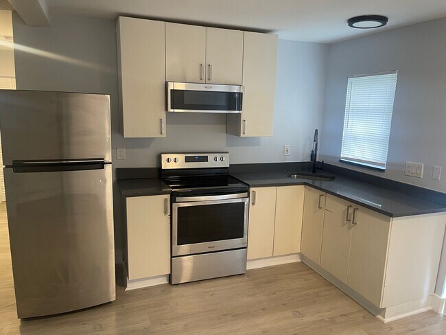 Building Photo - 780 NE 46th Ct