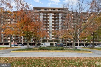 Building Photo - 1300 Army Navy Dr