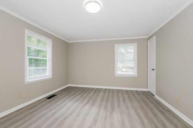 Building Photo - 5434 Lake Dr