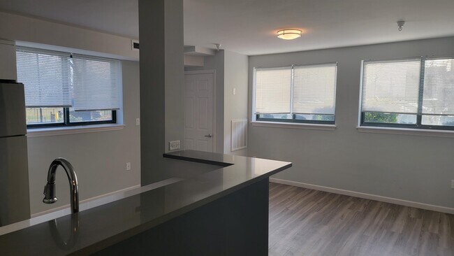 Building Photo - 160 Lafayette St