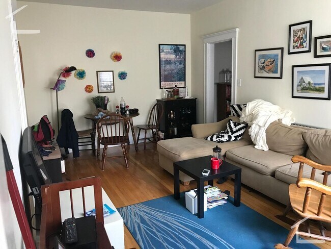Building Photo - 9/1 No Fee! Charming 2BR condo located near Allston/Brookline border