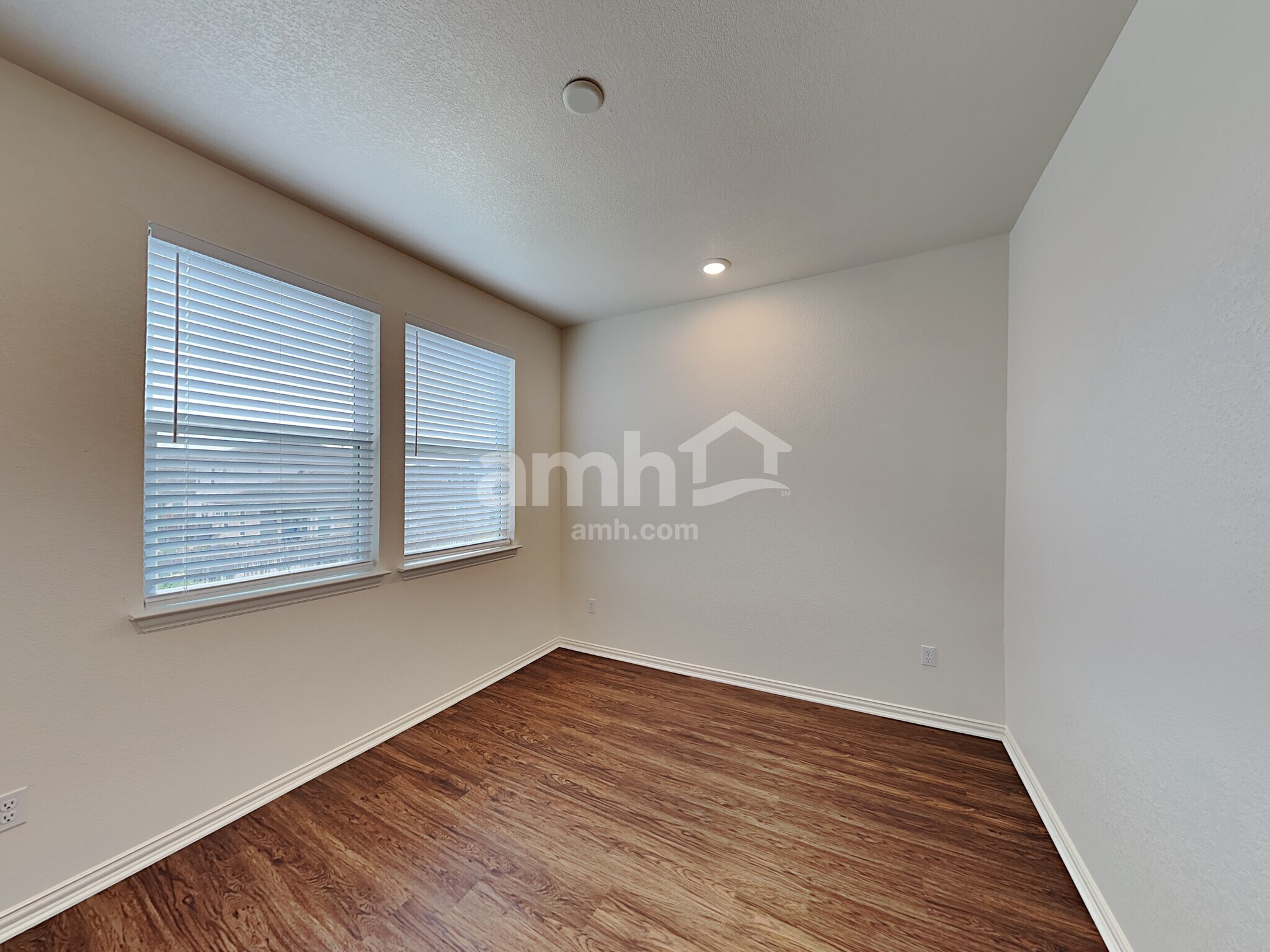 Building Photo - 413 Pebble Bend
