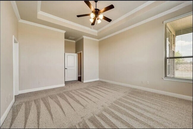 Building Photo - 2216 Grant Pk Wy