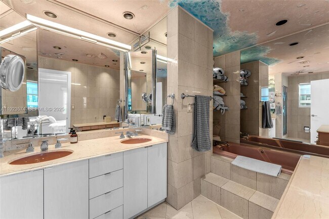 Building Photo - 4925 Collins Ave