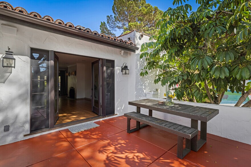 Building Photo - 1169 S Sierra Bonita Ave