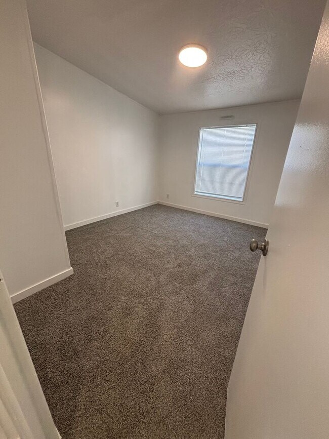 Building Photo - Fully upgraded and remodeled. Coming Soon!