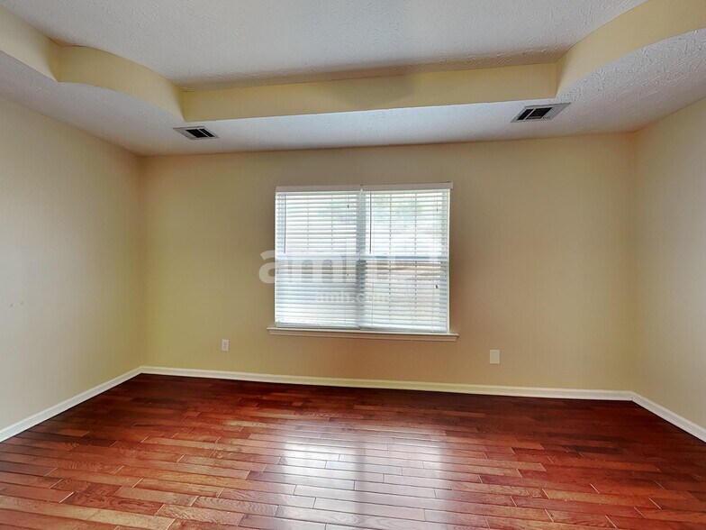 Building Photo - 2122 Creek Trail Dr