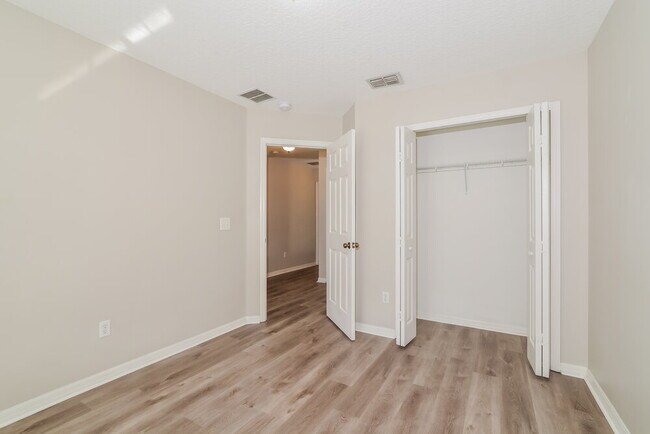 Building Photo - 15261 Harrowgate Way