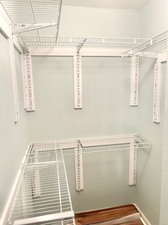 Building Photo - Charming 3BR Townhouse Near Shopping & Doctors Hospital