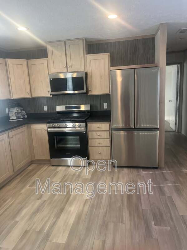 Building Photo - 825 1st Ave E