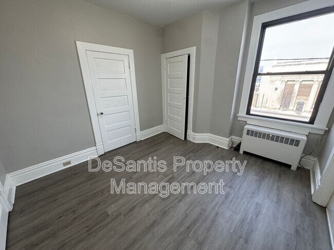 Building Photo - 810 Amity St