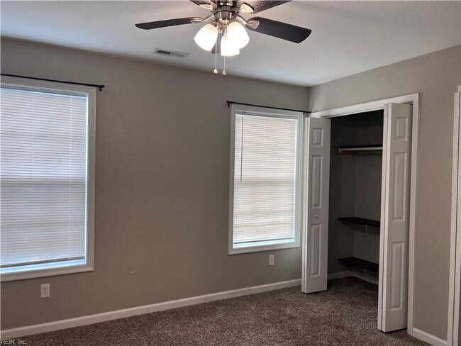 Building Photo - 1315 W 27th St